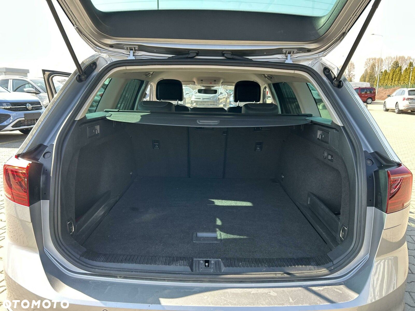 Volkswagen Passat - 27