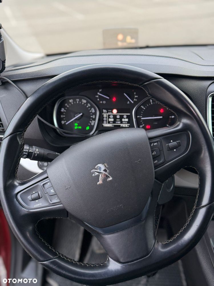 Peugeot Traveller - 14