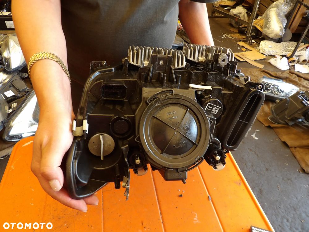 BMW - F30 - XENON - PRAWA LAMPA PRZEDNIA - UK 7338700 - 7