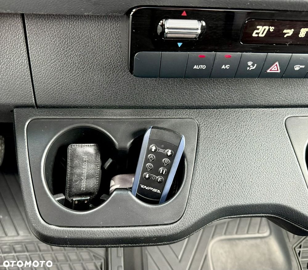 Mercedes-Benz Sprinter - 16