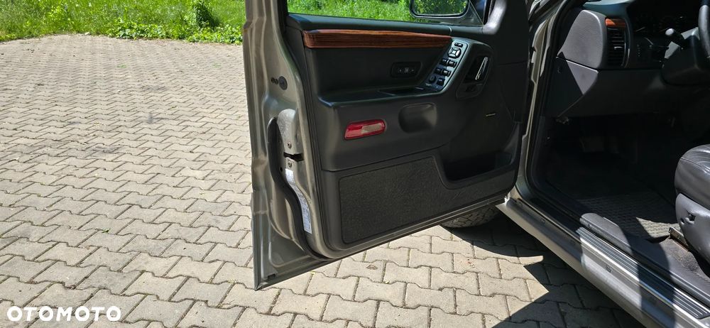 Jeep Grand Cherokee - 15
