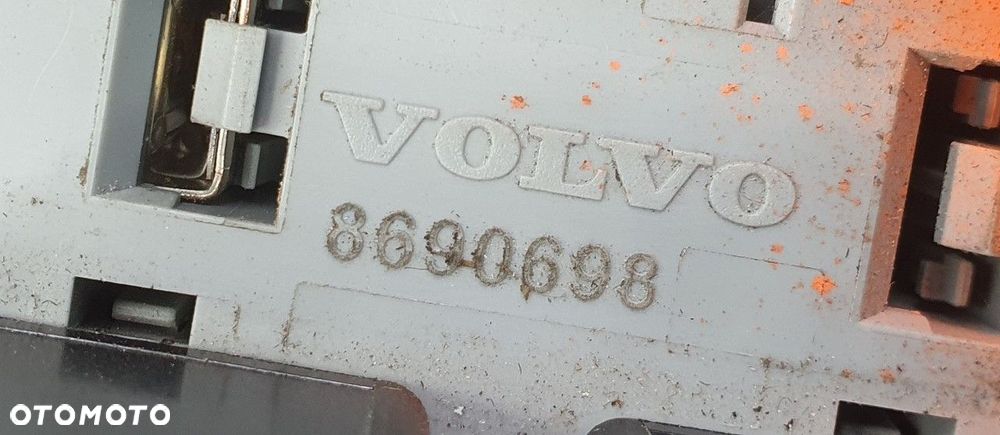 SKRZYNKA BEZPIECZNIKÓW VOLVO V70 II S60 30728132 - 4