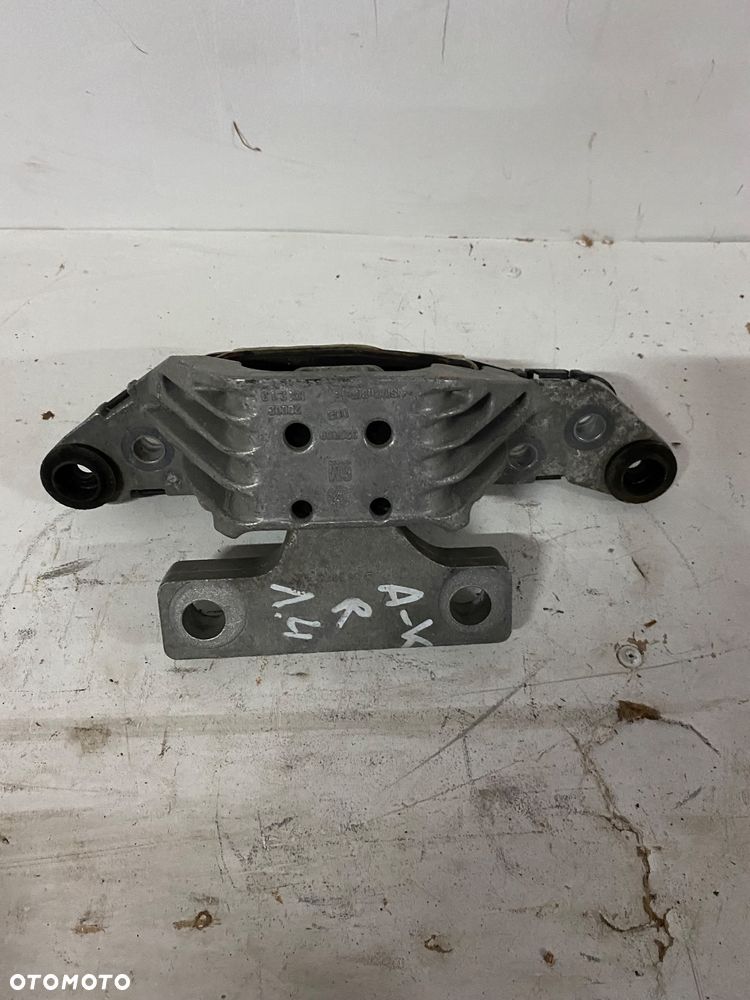 Opel Astra K łapa  prawa 1.4 - 1