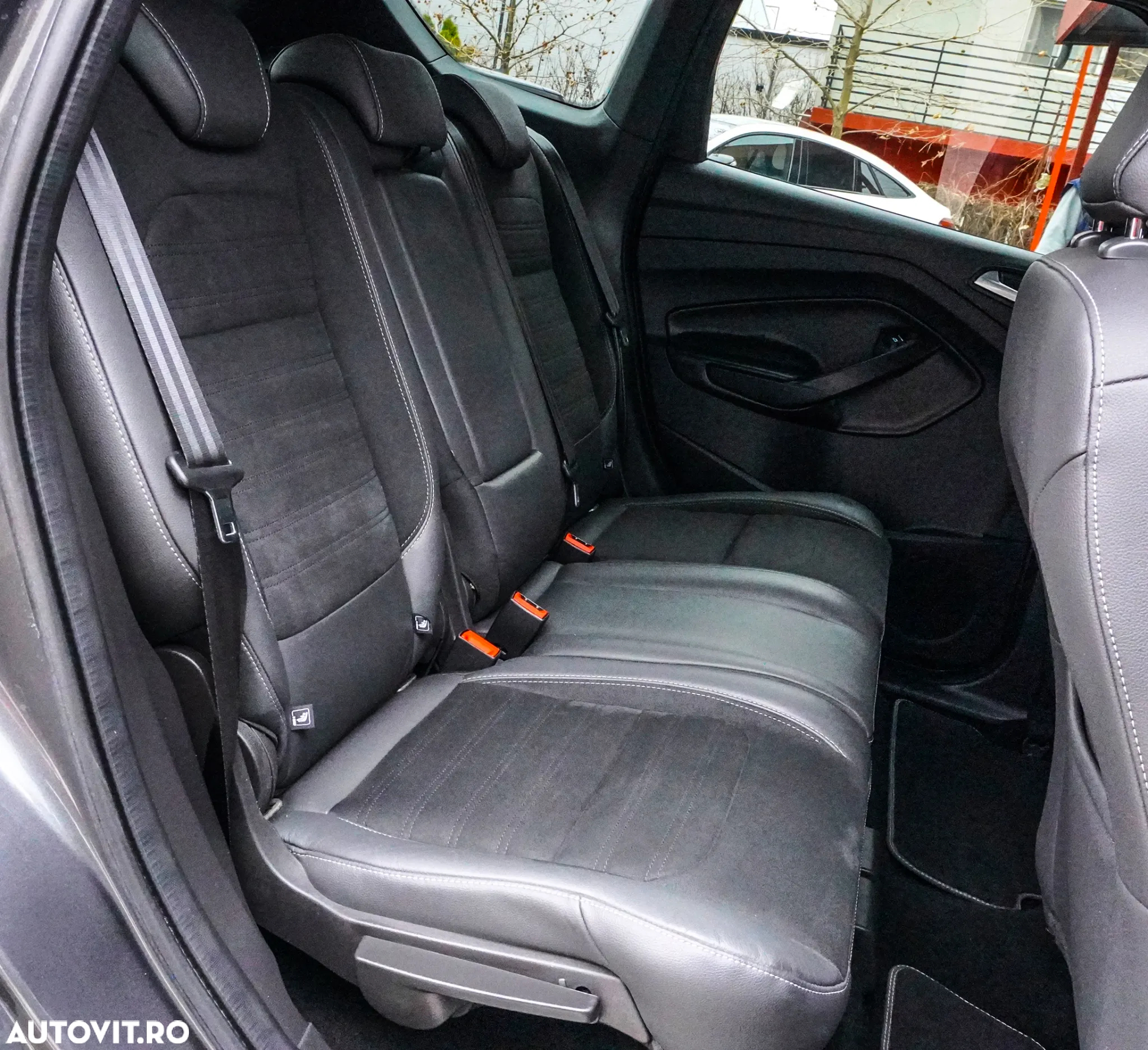 Ford Kuga 2.0 TDCi 4WD Powershift ST-Line - 17