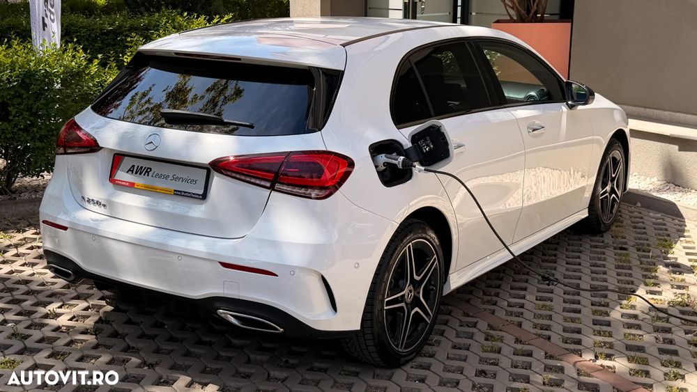 Mercedes-Benz A 250 e 8G-DCT AMG Line - 3