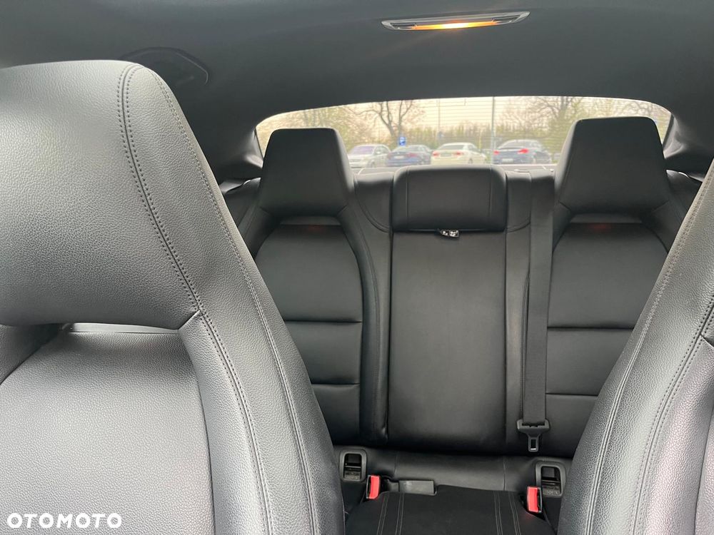 Mercedes-Benz CLA 250 4Matic 7G-DCT AMG Line - 25