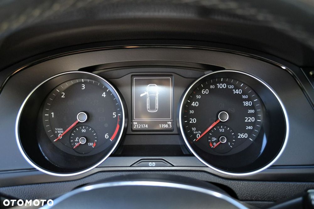 Volkswagen Passat - 26