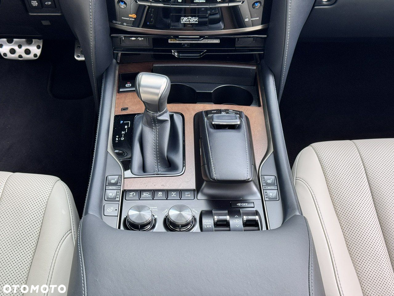 Lexus LX 570 Omotenashi - 26
