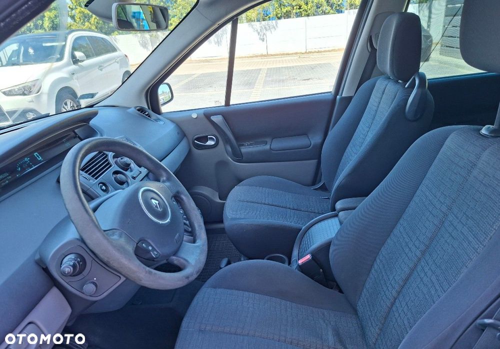 Renault Grand Scenic - 16