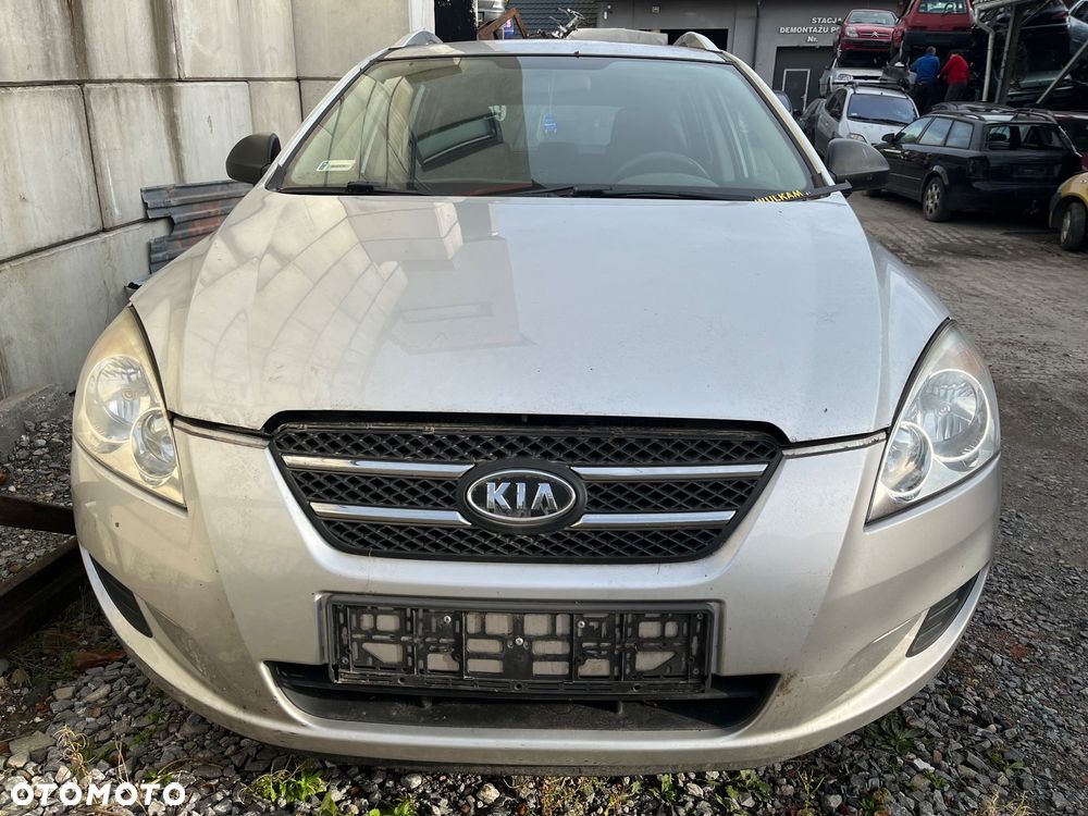 Zderzak przód Kia Ceed I 2008 r. 9S