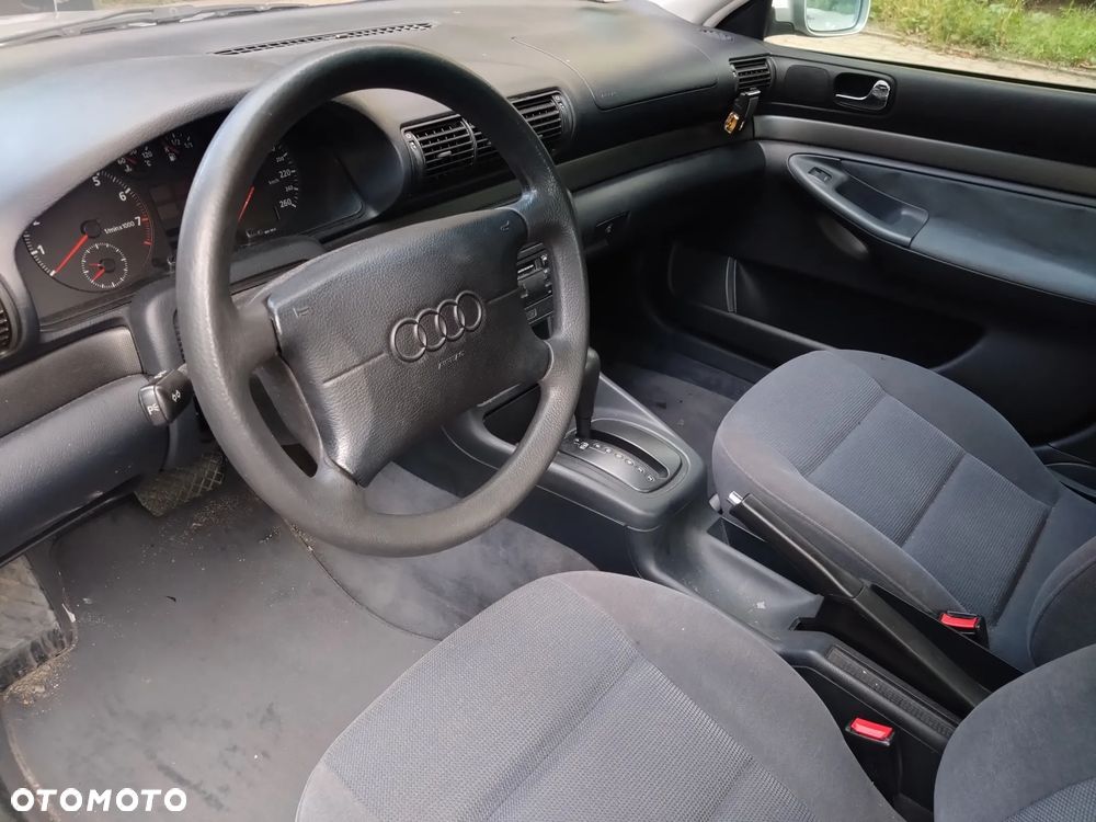 Audi A4 Limousine - 9