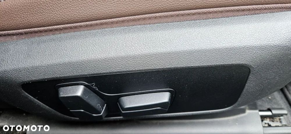 BMW Seria 3 320i Luxury Line - 30