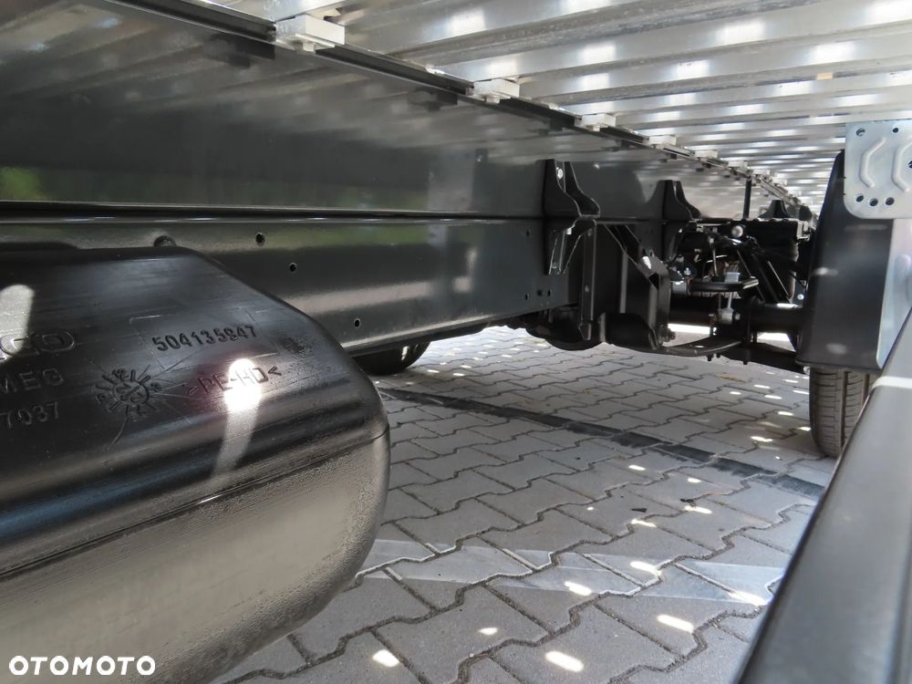 Iveco DAILY 35S18 3.0 HPI 180 KM POWER Hi-Matic AUTOMAT JEGGER Laweta POMOC DROGOWA Przewóz Pojazdów AUTOLAWETA 5100 mm Dł. Platformy DMC 3500 Kg Rozstaw Osi 4100 mm WZMACNIANE Zawieszenie Adaptacyjne Pneumatyczne Tylna Kabina Sypialniana LAMAX FULL LED Pełna Opcja Wyposażenia STAN JAK NOWY OKAZJA DOSTEPNA I GOTOWA - 18
