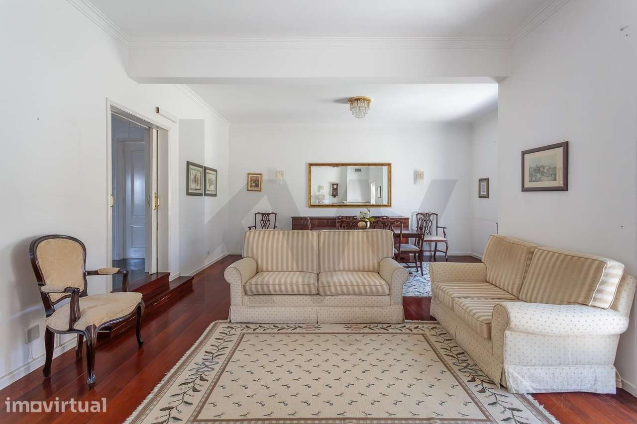 Moradia Isolada | 5 Quartos, Jardim, Garagem para 4 Carros - Grande imagem: 5/60