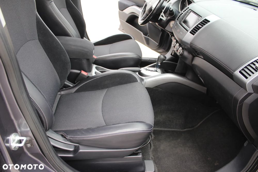 Mitsubishi Outlander 2.0 2WD CVT Invite - 26