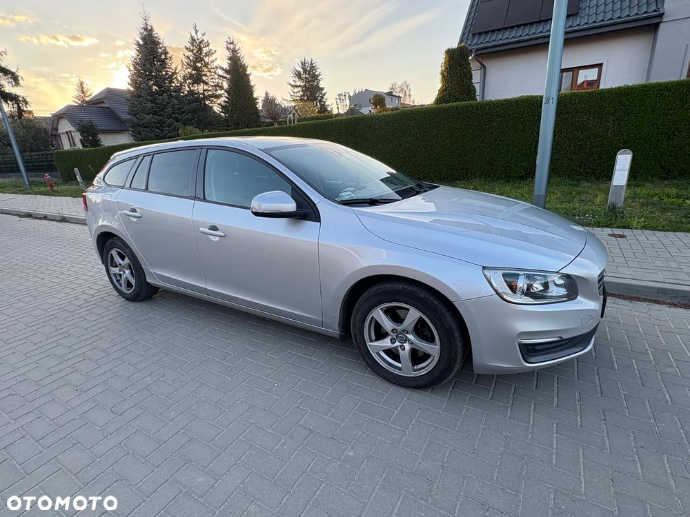 Volvo V60 T3 Kinetic - 3