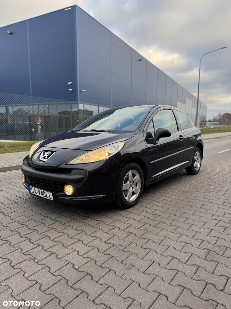 Peugeot 207 - 1