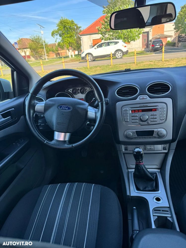Ford Focus 1.6 16V Trend - 11
