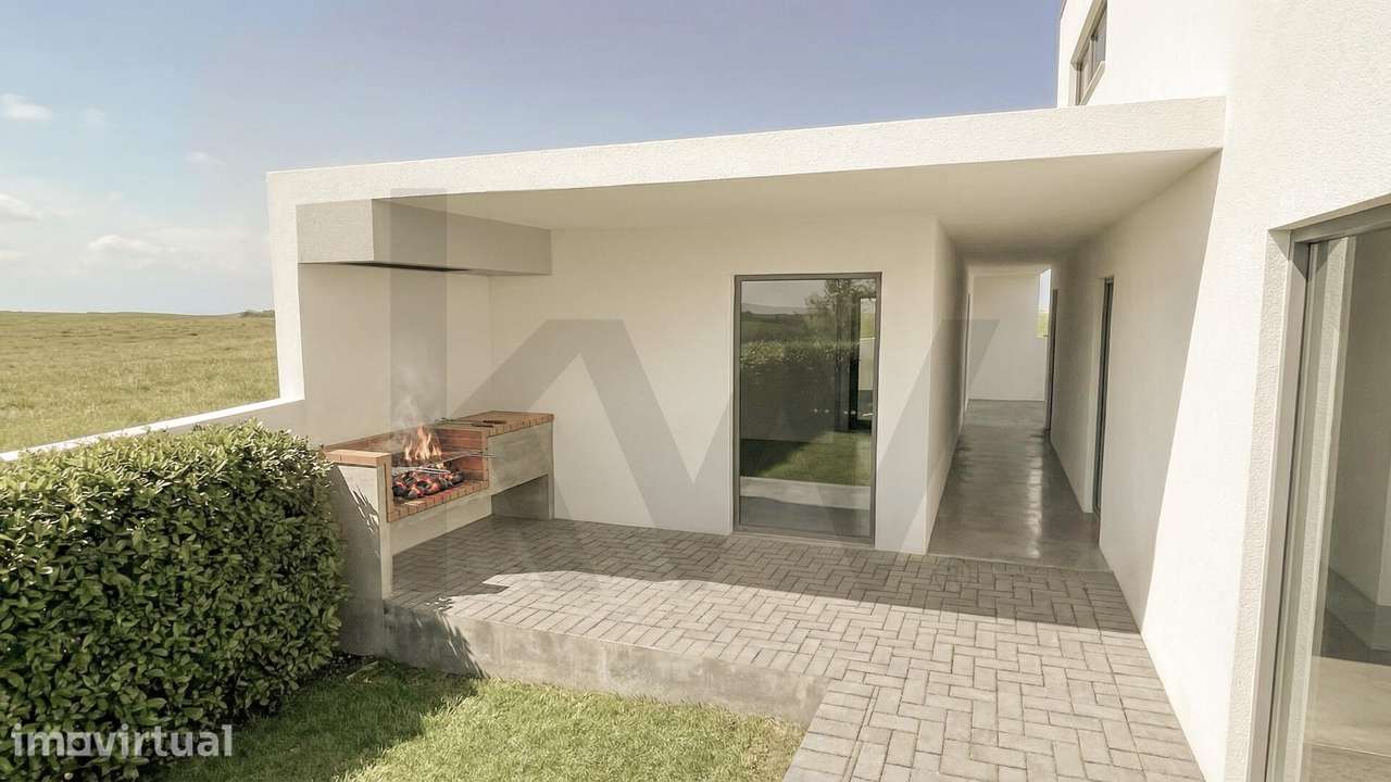 Moradia T4 de Arquitetura Contemporânea com Piscina e Rooftop Panorâmi - Grande imagem: 4/17