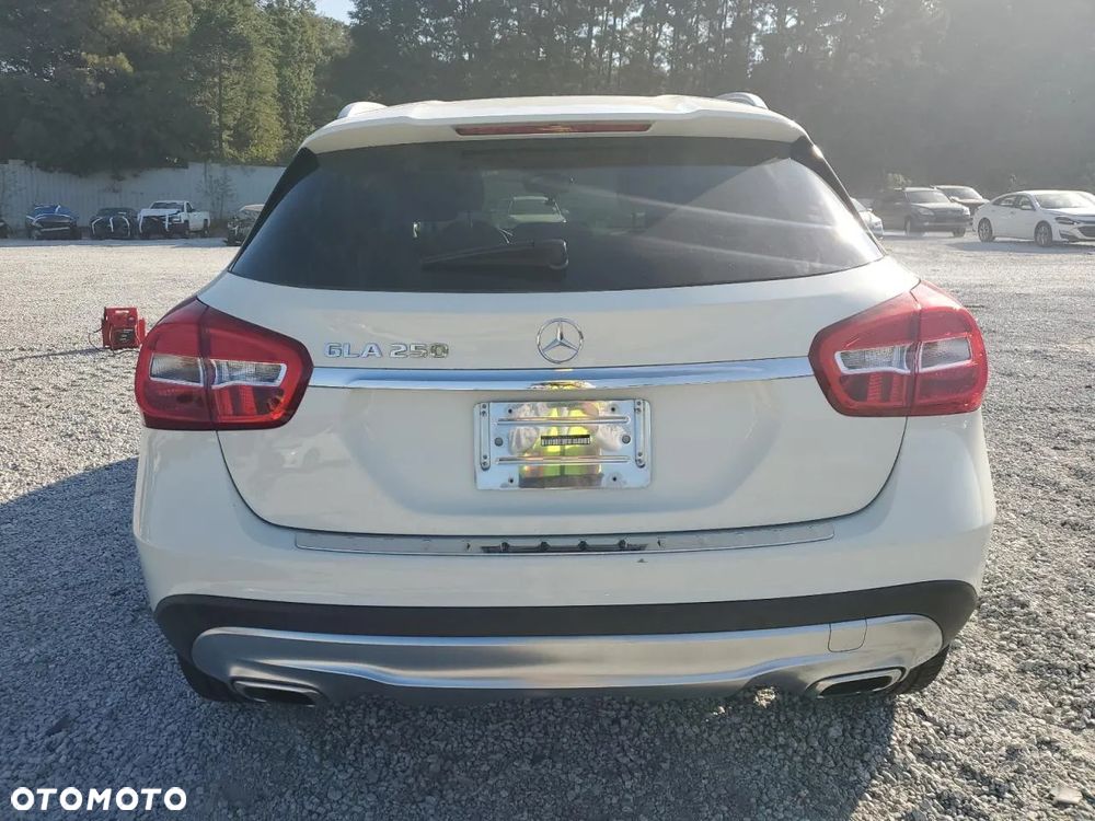 Mercedes-Benz GLA 250 4-Matic - 4
