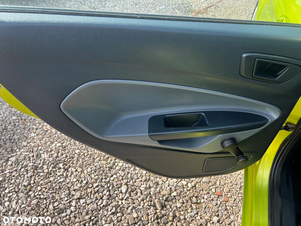 Ford Fiesta 1.25 Ambiente - 23