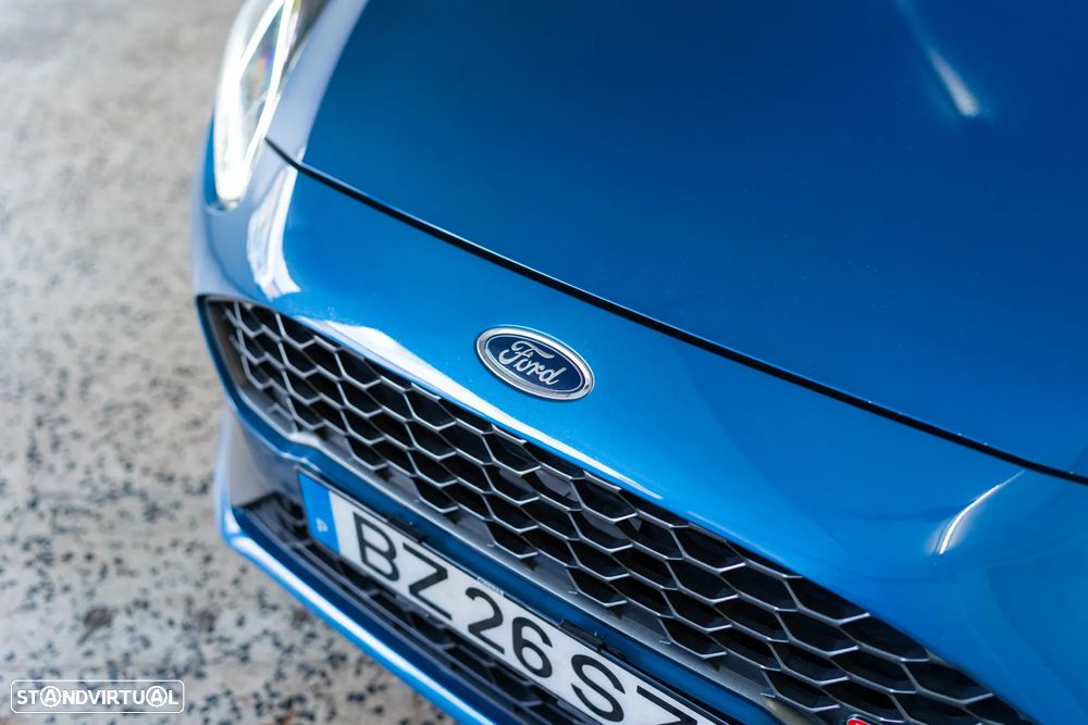 Ford Fiesta 1.5 EcoBoost S&S c/ Pack Pele Exclusiva ST - 6