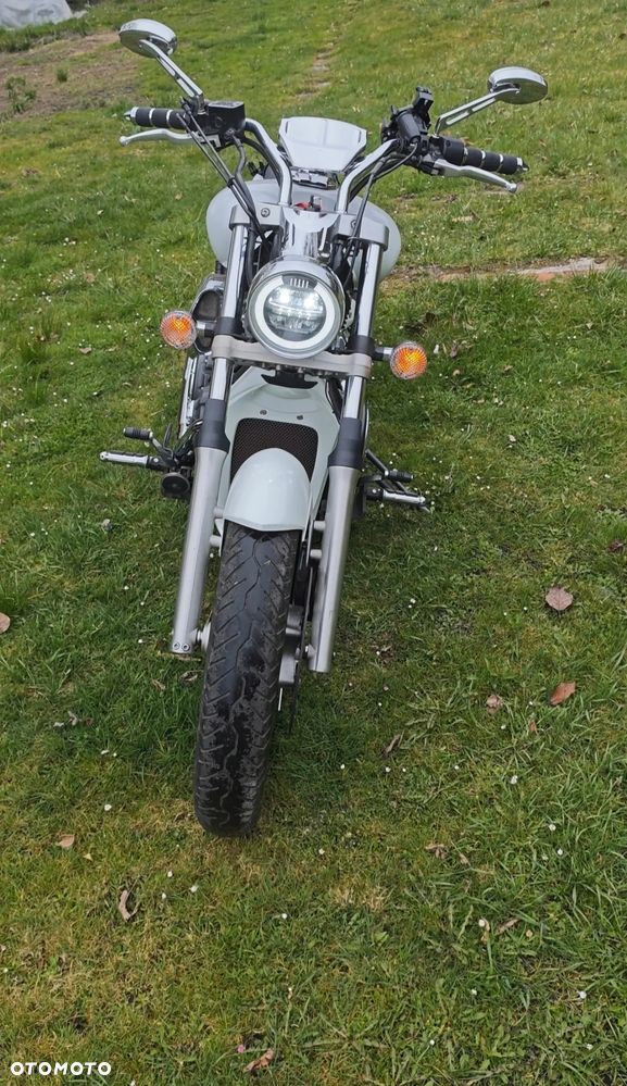 Yamaha XVS - 6