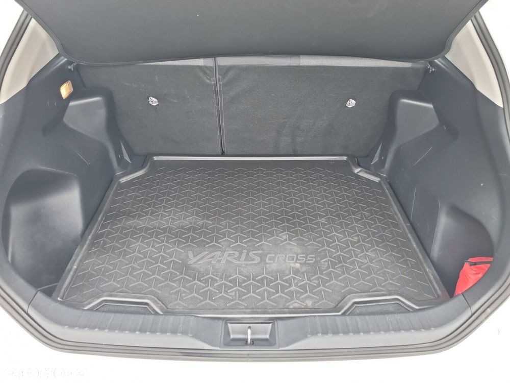 Toyota Yaris Cross Hybrid 1.5 Comfort 4x4 - 12