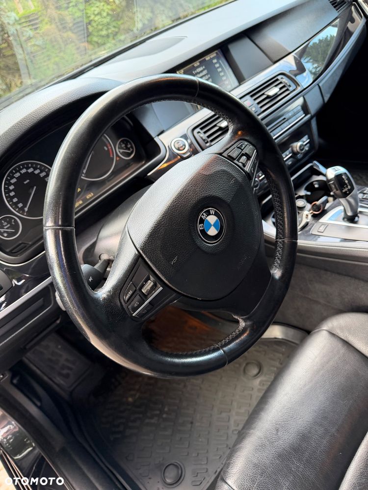 BMW Seria 5 525d - 11