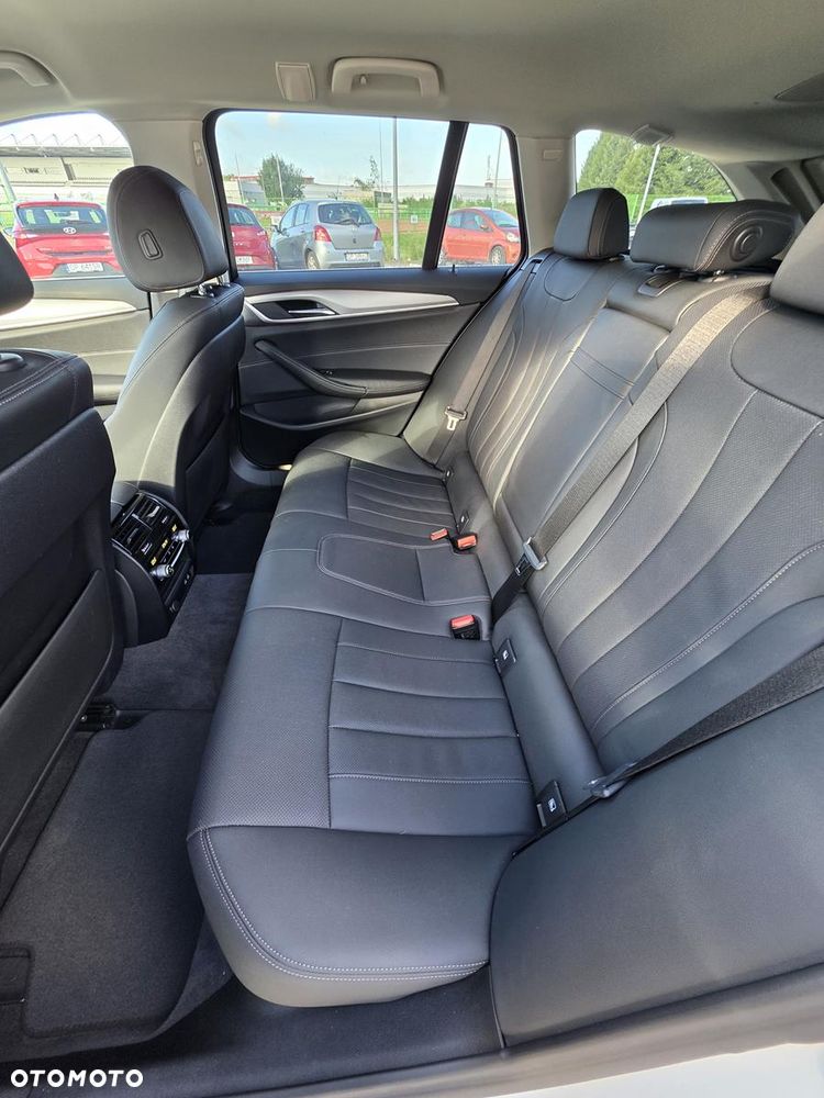 BMW Seria 5 520d xDrive mHEV - 15