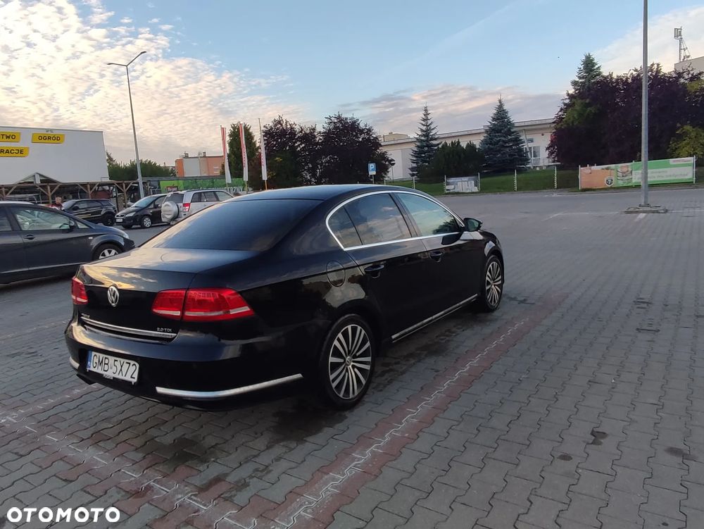 Volkswagen Passat - 4