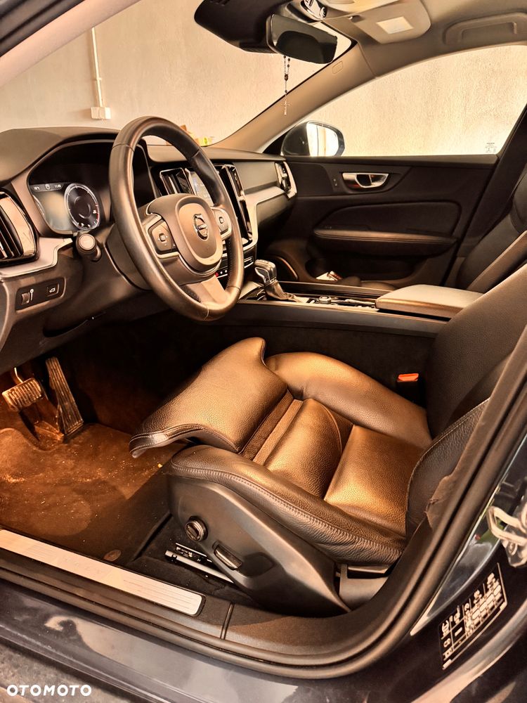 Volvo V60 D3 Momentum Pro - 1