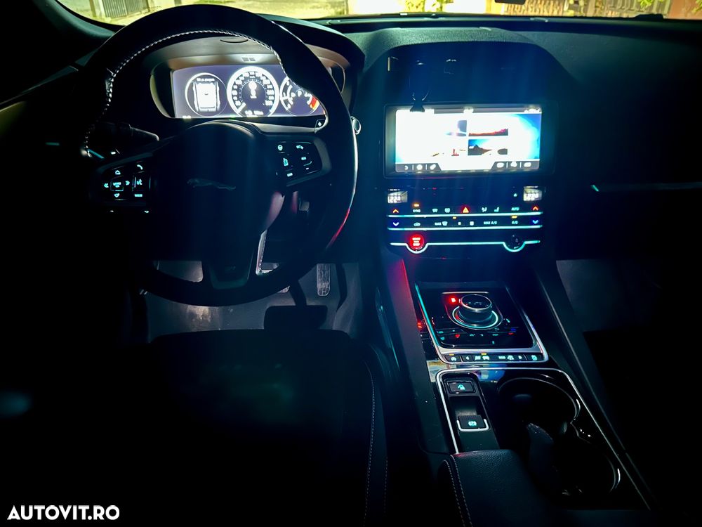 Jaguar F-Pace 20d AWD R-Sport - 15