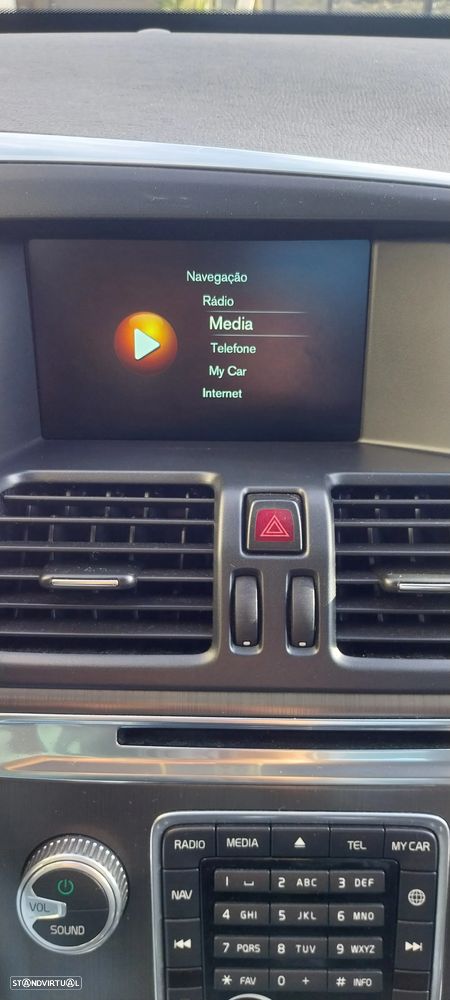 Volvo XC 60 2.0 D4 Momentum - 24