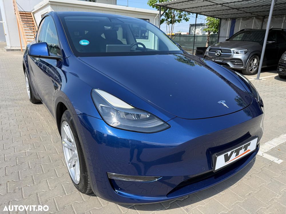 Tesla Model Y - 3