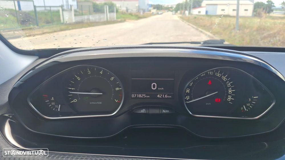 Peugeot 2008 1.2 PureTech Style - 6