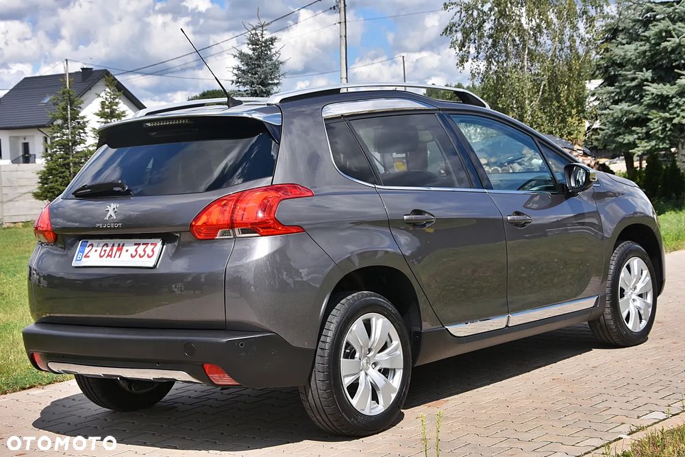 Peugeot 2008 1.2 Pure Tech Allure S&S - 8