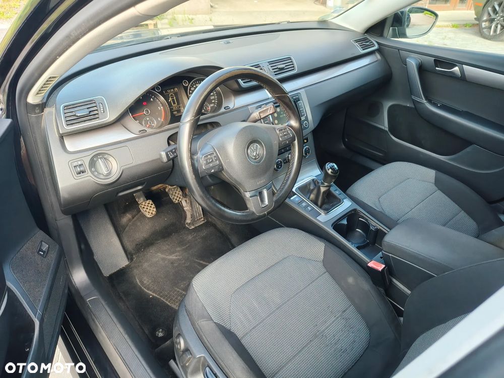 Volkswagen Passat 2.0 Blue TDI SCR Comfortline - 26