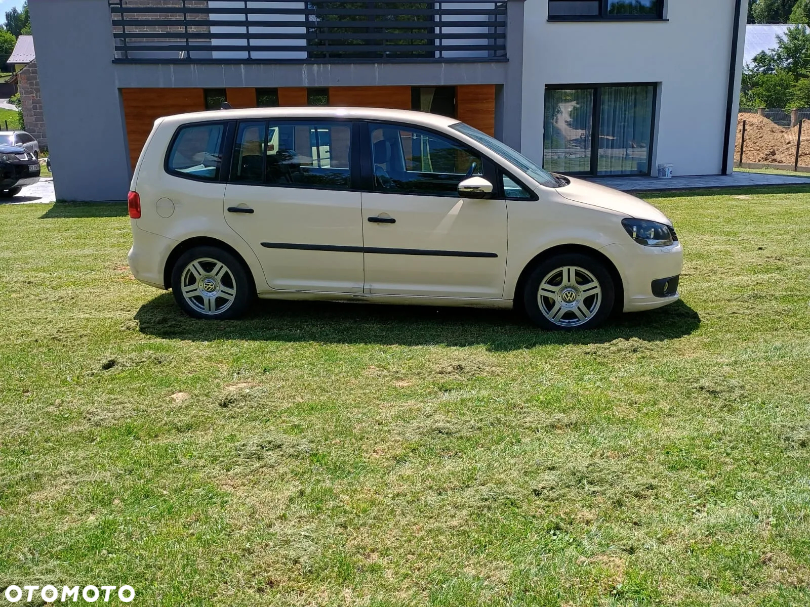 Volkswagen Touran - 11