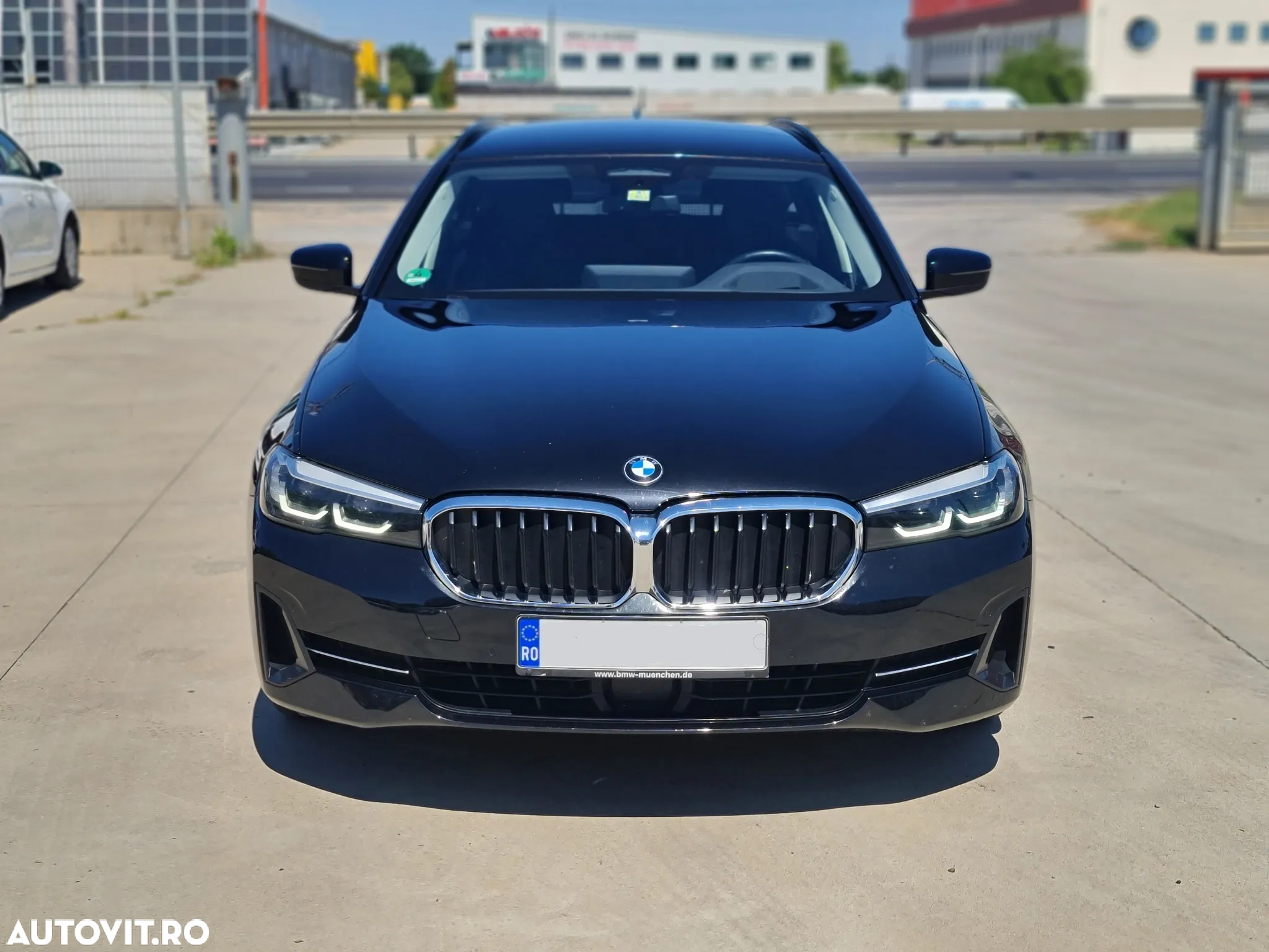 BMW Seria 5 530d xDrive Touring Aut. - 2