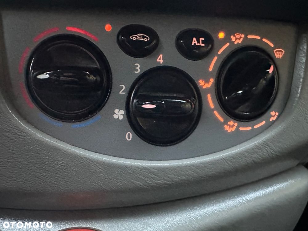 Opel Vivaro L1H1 2.7t - 12