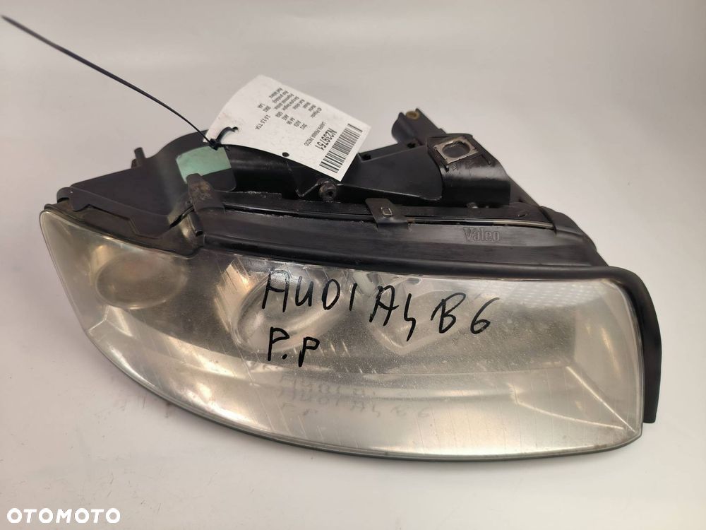 LAMPA PRAWA PRZÓD AUDI A4 B6 - 1