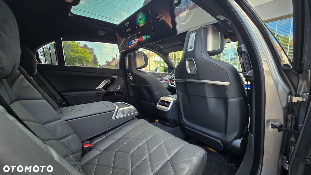 BMW Seria 7 M760e PHEV xDrive Individual Edition sport - 29