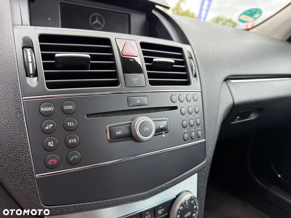 Mercedes-Benz Klasa C 180 CGI BlueEFFICIENCY Avantgarde - 9