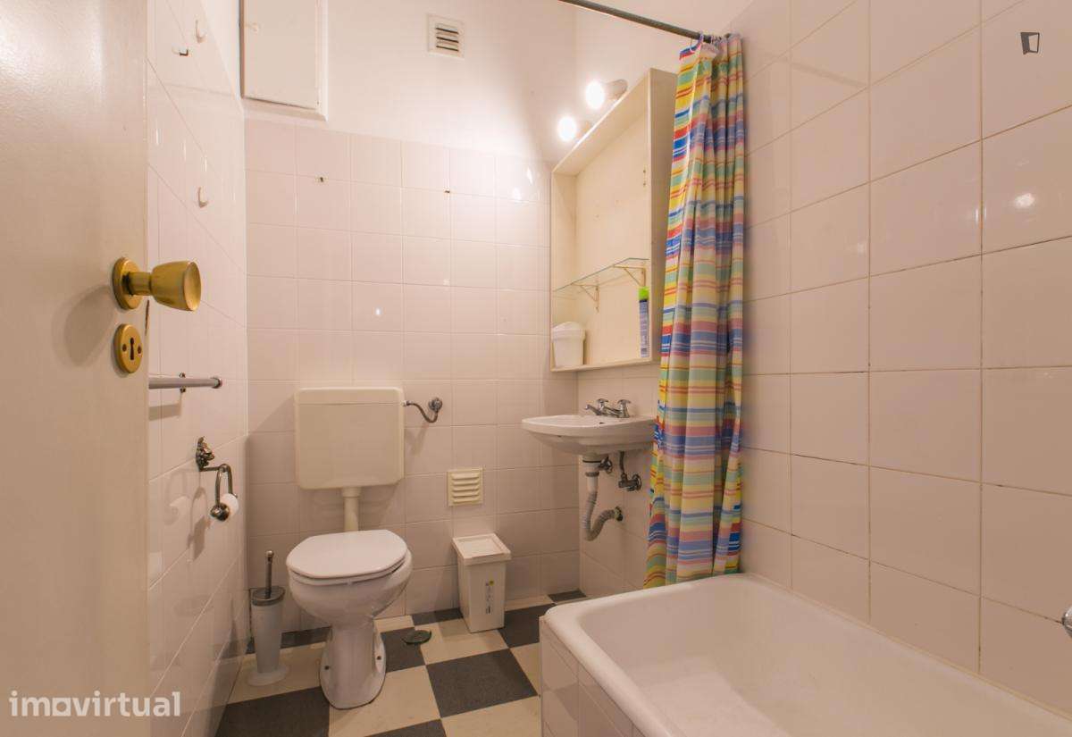 Quarto - localizado em Estrela Lisbon - Grande imagem: 5/13
