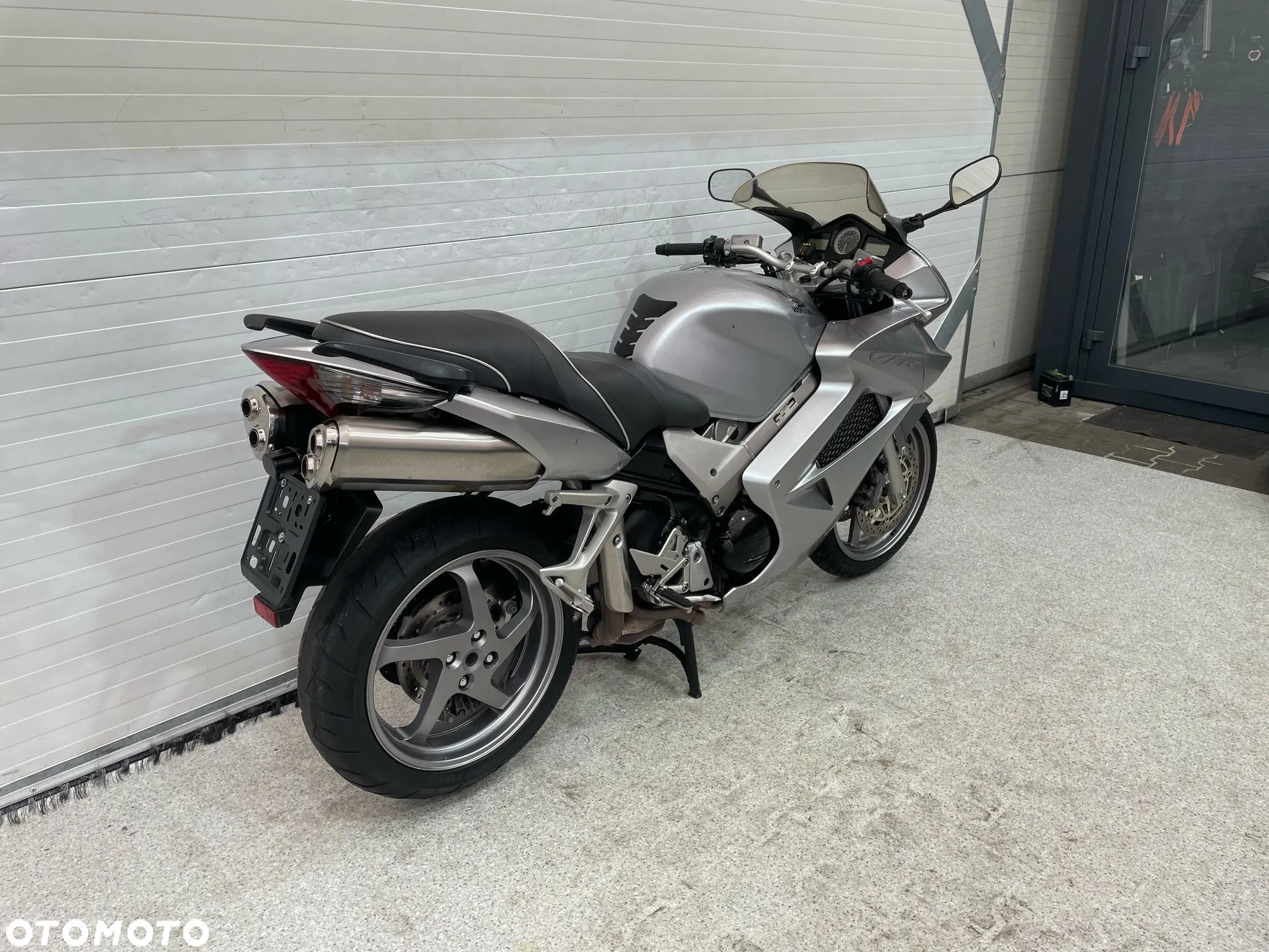 Honda VFR - 21