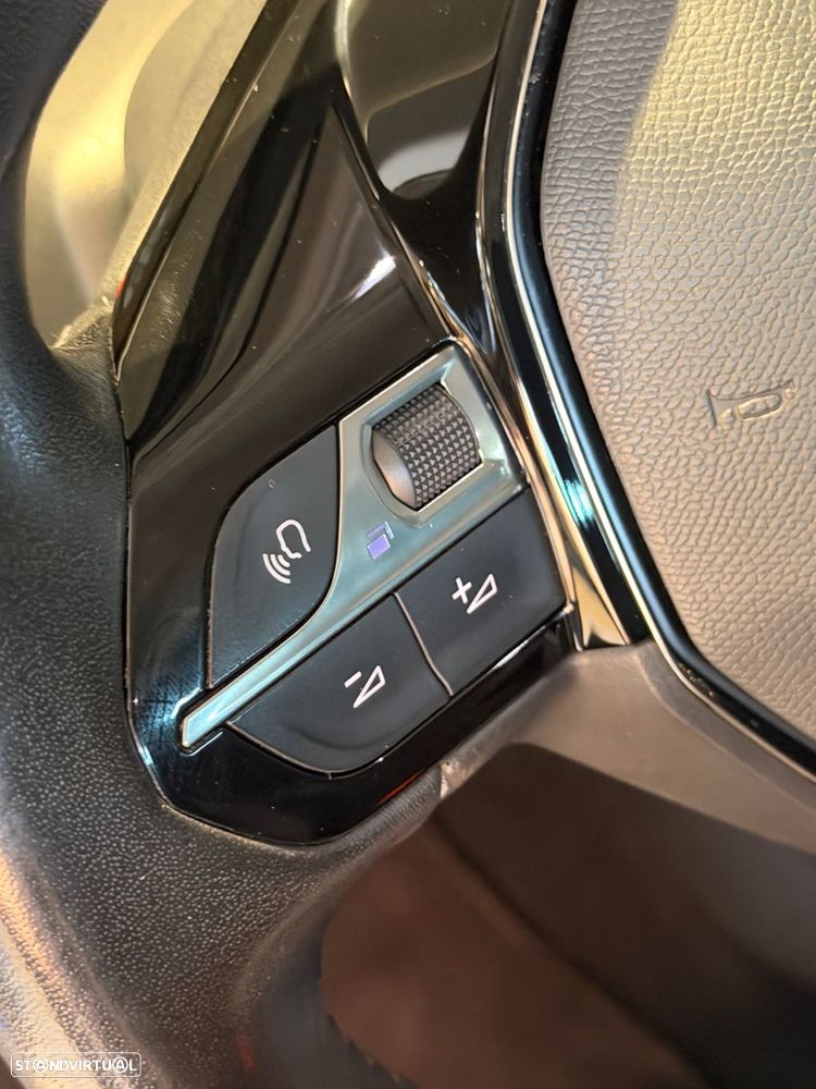 Peugeot 2008 1.2 PureTech Allure Pack - 27