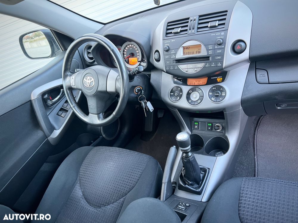 Toyota RAV4 2.2 D-4D 4x4 Executive - 9