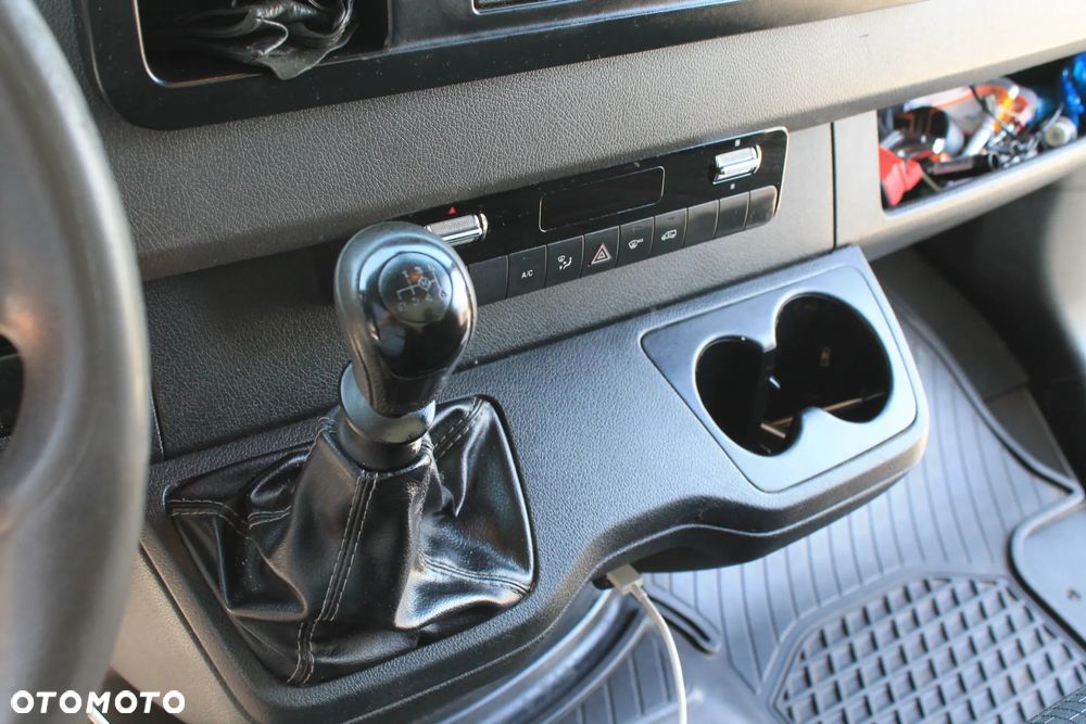Mercedes-Benz Sprinter - 12