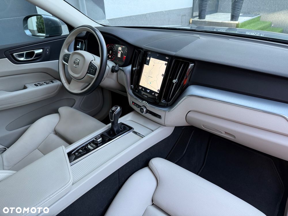 Volvo XC 60 D3 Drive-E Momentum - 22